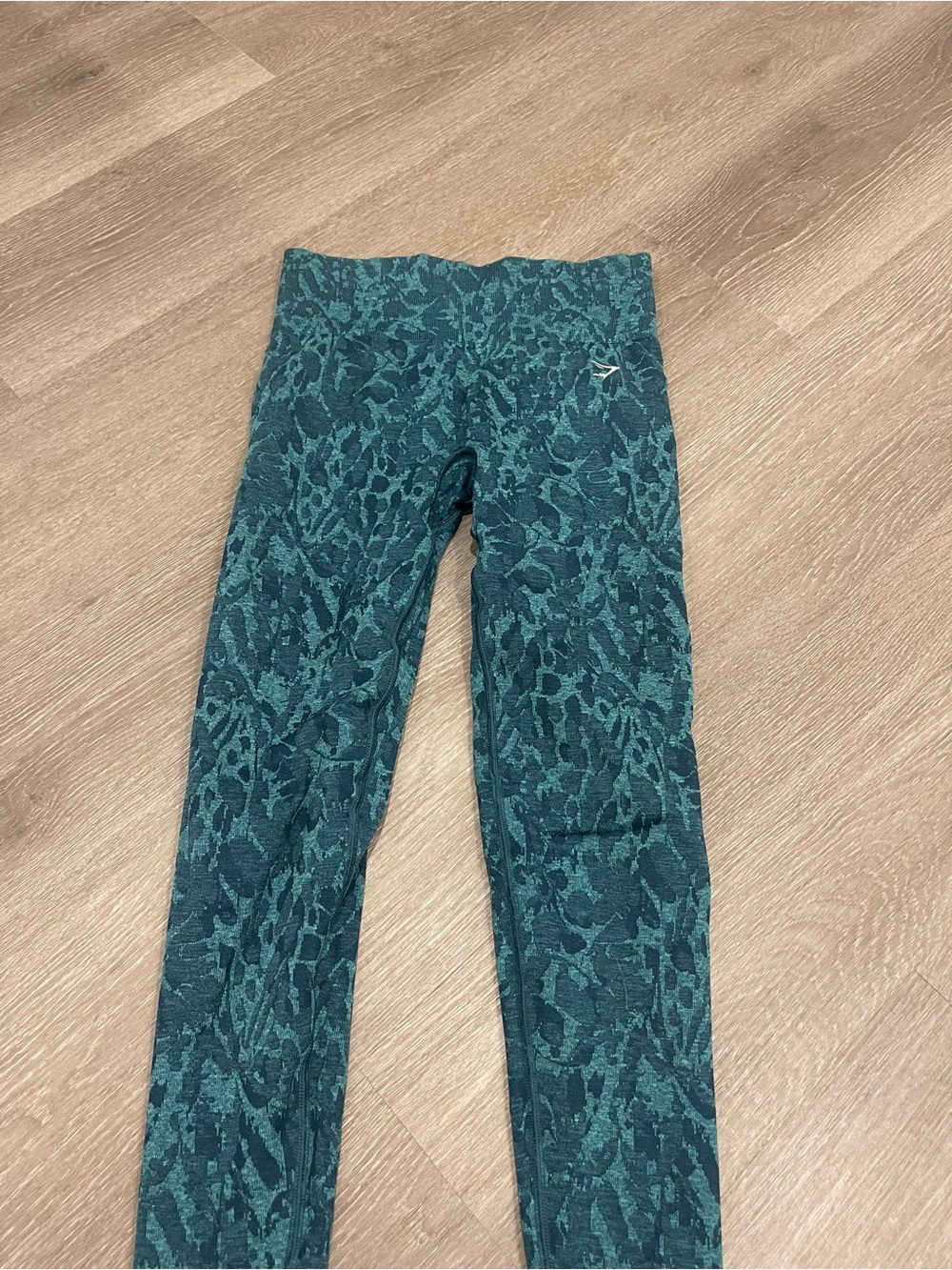 Gymshark Teal Patterned Sports Bra and Leggings Set - Picture 6 of 8